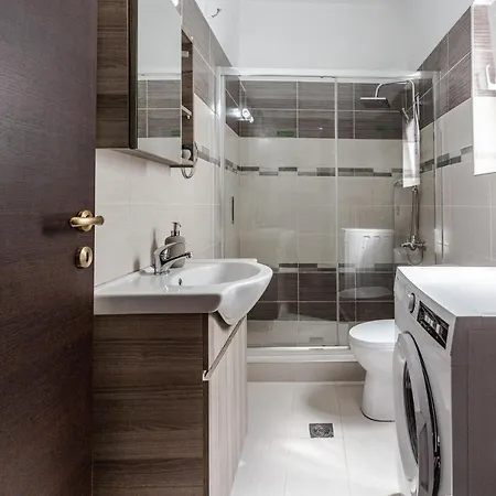 Cozy Seaside Penthouse With Sea & Mountain View. *