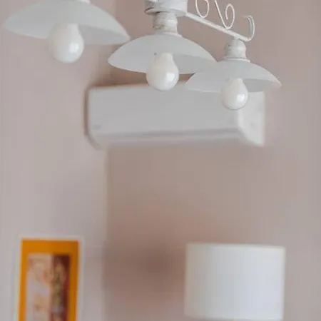 Cozy Seaside Penthouse With Sea & Mountain View. Apartamento