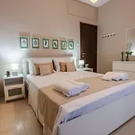Cozy Seaside Penthouse With Sea & Mountain View. Apartmán Volos