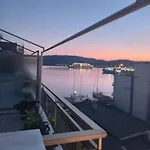 Apartment Cozy Seaside Penthouse With Sea & Mountain View. Volos