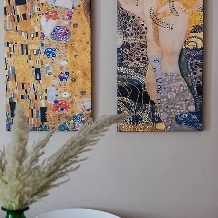 아파트 Cozy Seaside Penthouse With Sea & Mountain View. *