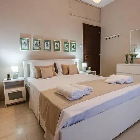 Cozy Seaside Penthouse With Sea & Mountain View. 아파트 볼로스