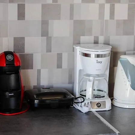 Cozy Seaside Penthouse With Sea & Mountain View. 아파트 *