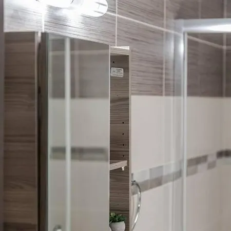 아파트 Cozy Seaside Penthouse With Sea & Mountain View.