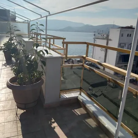 Cozy Seaside Penthouse With Sea & Mountain View. 볼로스